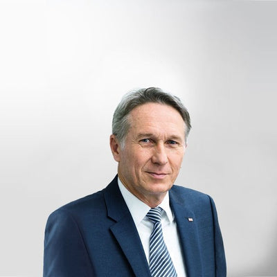 Dr Hans Schumacher